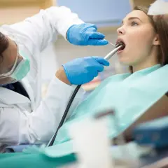 NFZ u dentysty: Co jest za darmo? Pełny przewodnik po refundacji!