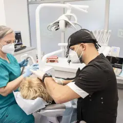 Jak szybko pozbyć się odrętwienia po znieczuleniu u dentysty?