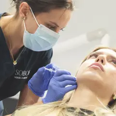 Dentysta w sobotę? Jak znaleźć pilną pomoc i złagodzić ból