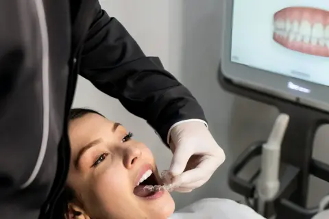 Zdjęcie szwów u dentysty: cena, NFZ, czy boli? Pełny przewodnik