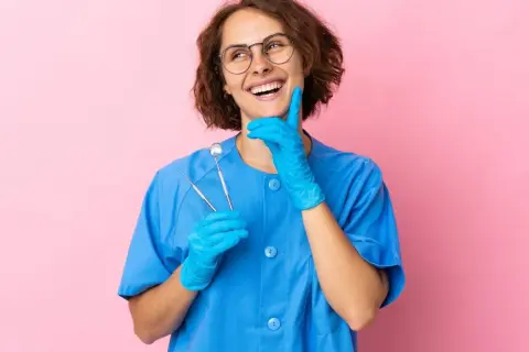 Zarobki dentystów: Ile naprawdę zarabia prywatny stomatolog?