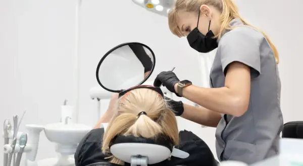 Drętwienie po dentyście: Ile potrwa i jak przyspieszyć powrót czucia?