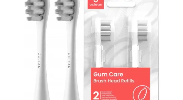 Dwa białe, zapakowane końcówki do szczoteczki Oclean Gum Care. Różne rodzaje końcówek Oclean zapewniają delikatną pielęgnację dziąseł.