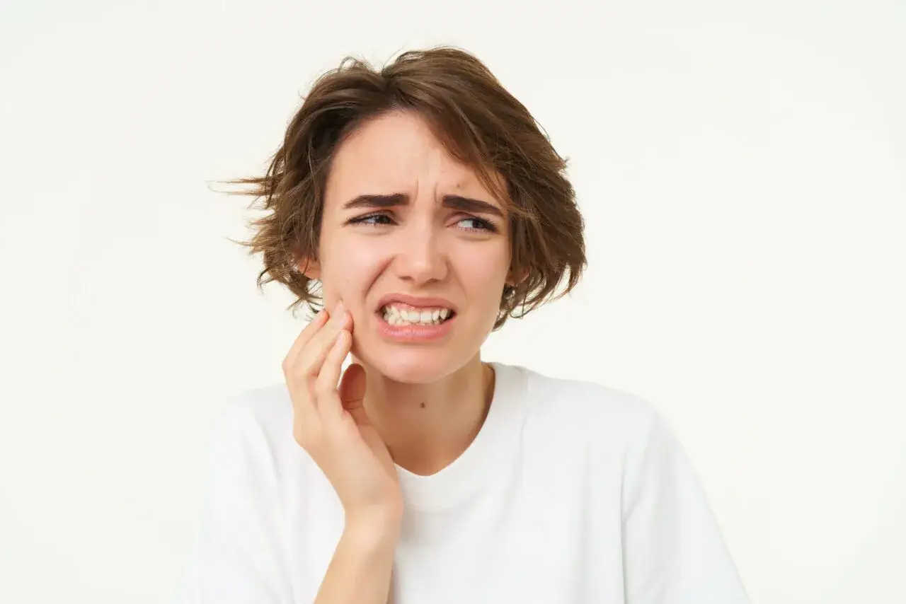 Kiedy do dentysty pilnie: opuchlizna twarzy, gorączka