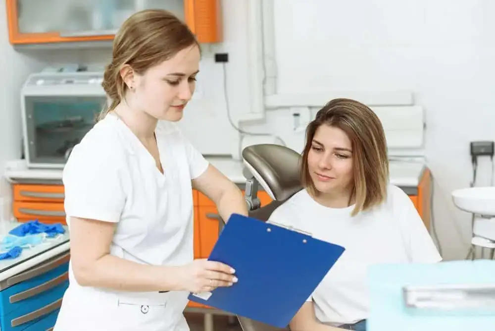 dentysta wystawiający zwolnienie lekarskie