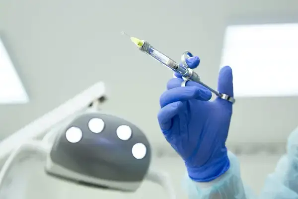 Palenie po znieczuleniu u dentysty: Kiedy bezpiecznie? Uniknij ryzyka!